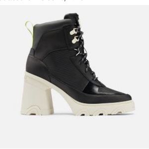 Sorel Brex Lace Up Heeled Boot in Black & Chalk sz 9